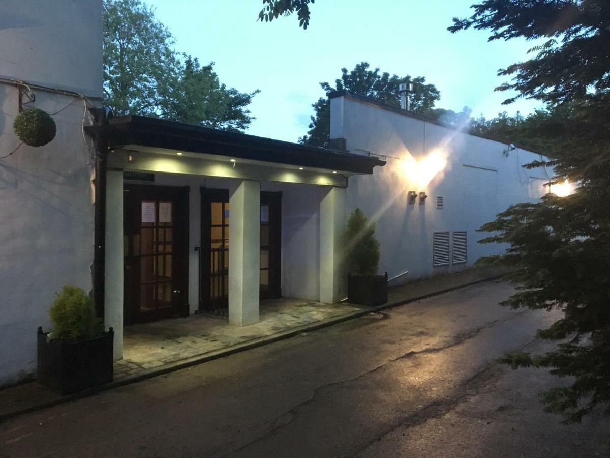 Cedar Tree Hotel Rugeley Exterior foto
